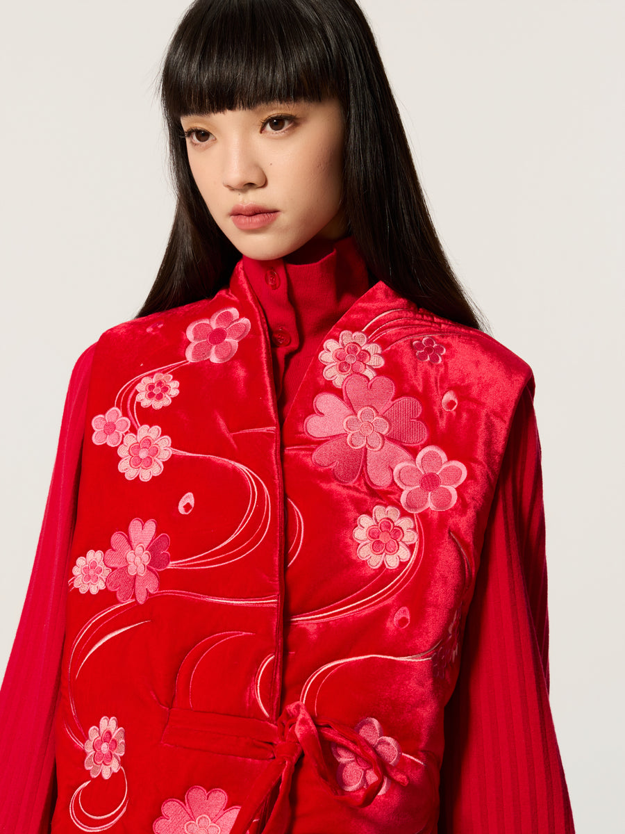 Embroidered red Chinese-style side-slit laced vest coat