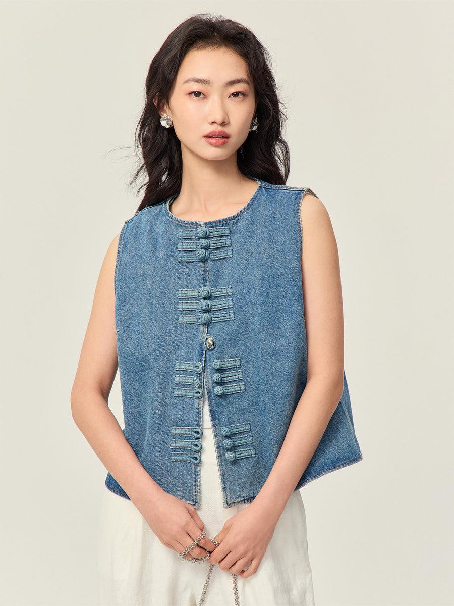 Denim vest with Chinese-style button